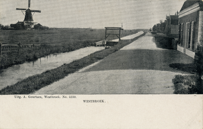 15275 Gezicht op de Kerkeindschevaart en -dijk met schut en bebouwing te Westbroek uit het noorden; met links op de ...
